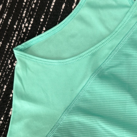 Avía work out tank tops- one mint green the other lavender - Picture 12 of 12